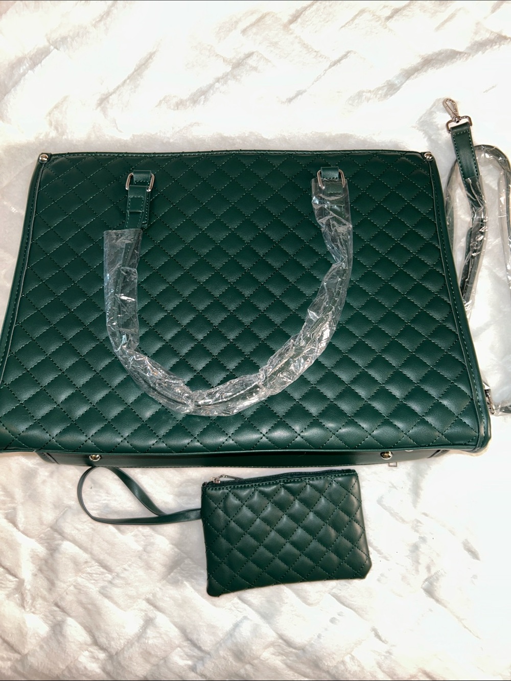 Packuum Green 3 in 1 Work or Travel Tote Bag with Wristlet - Picture 8 of 14